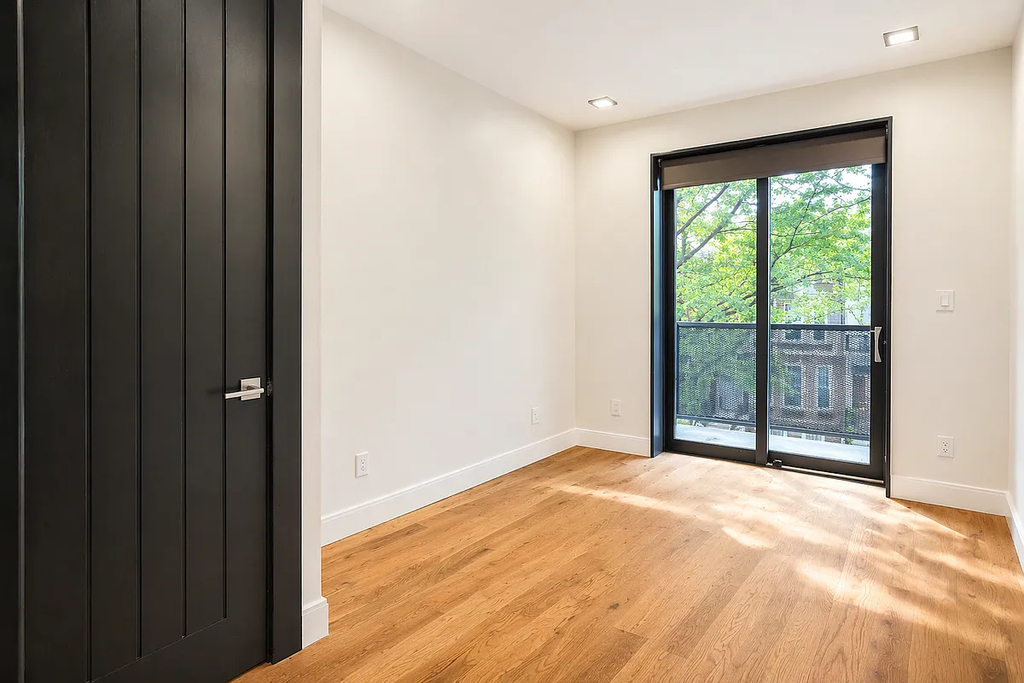 691 Chauncey Street - Photo 6