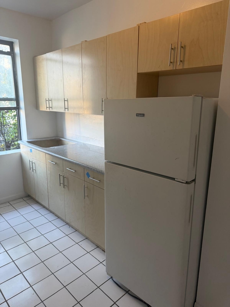 Highland Avenue - Photo 1