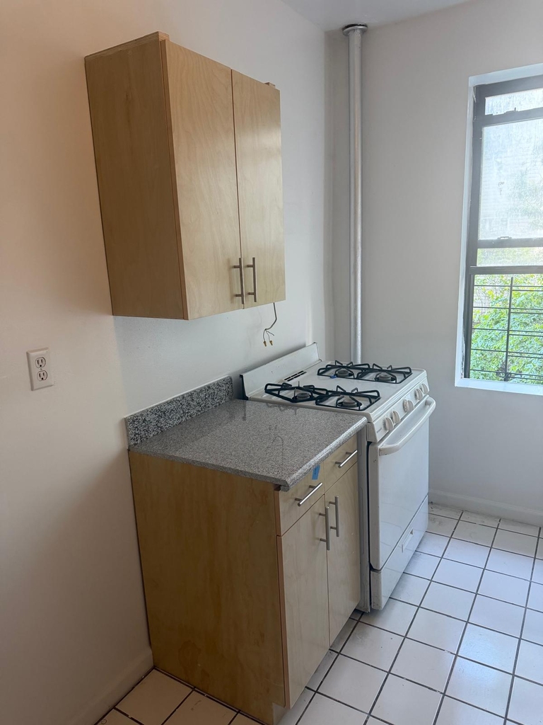 Highland Avenue - Photo 2