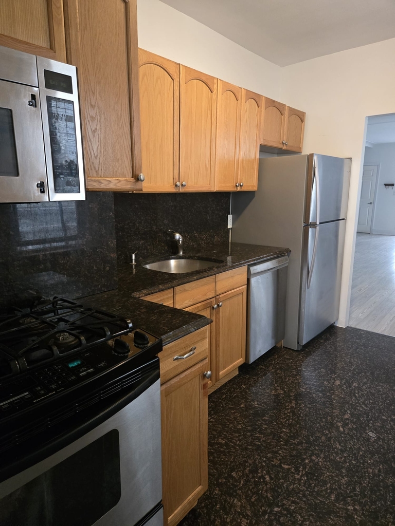 73rd Street & Ditmars Blvd - Photo 2