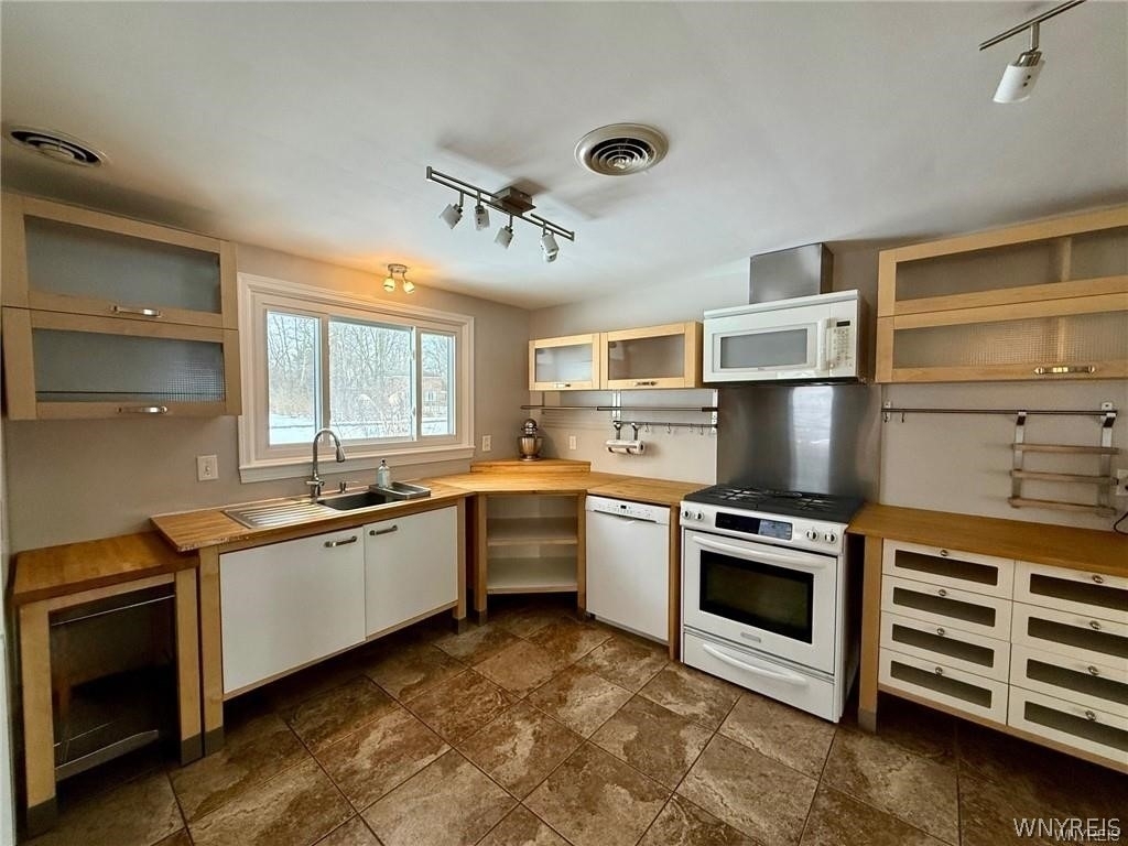 5125 Forest Road - Photo 15
