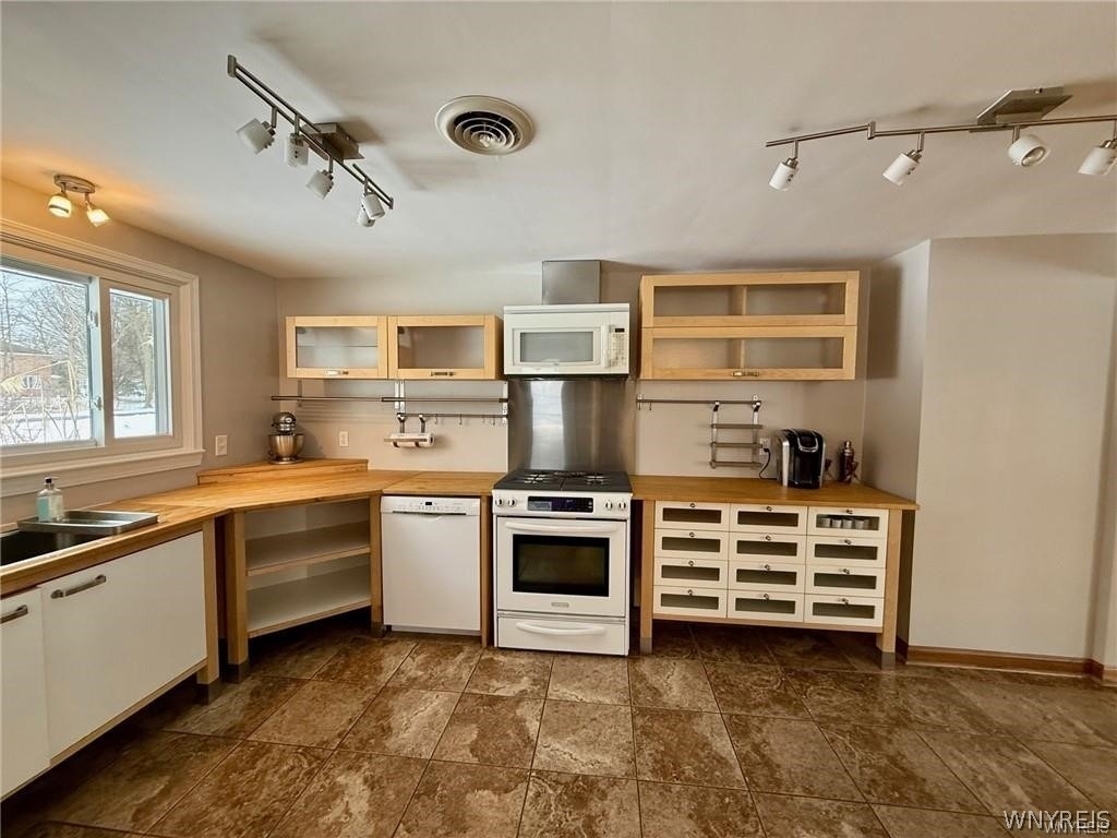 5125 Forest Road - Photo 16