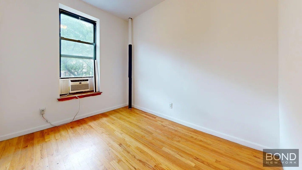 Second Avenue - Photo 5