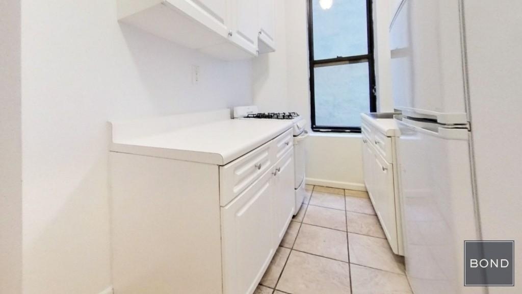 East 70th Street - Photo 4