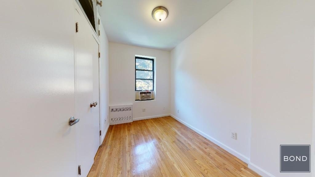 East 65 Street - Photo 4