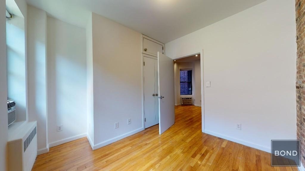 East 65 Street - Photo 1