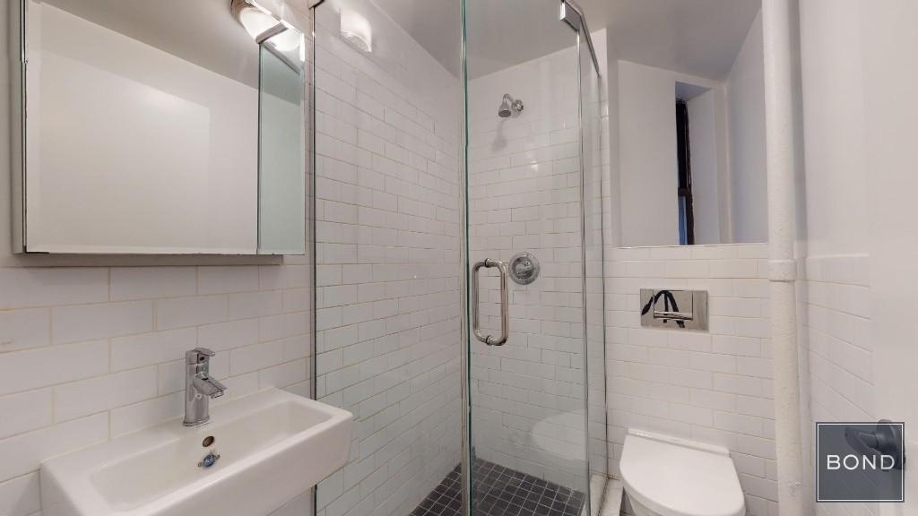 East 65 Street - Photo 6