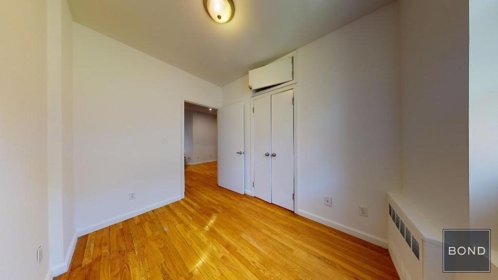 East 65 Street - Photo 5