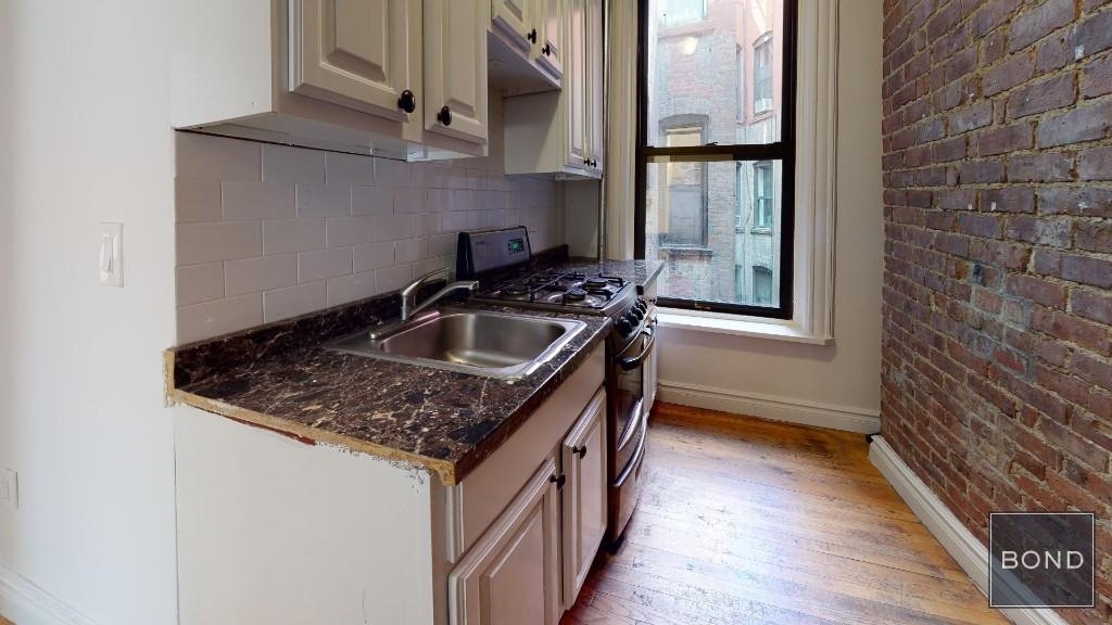 East 91st Street - Photo 2