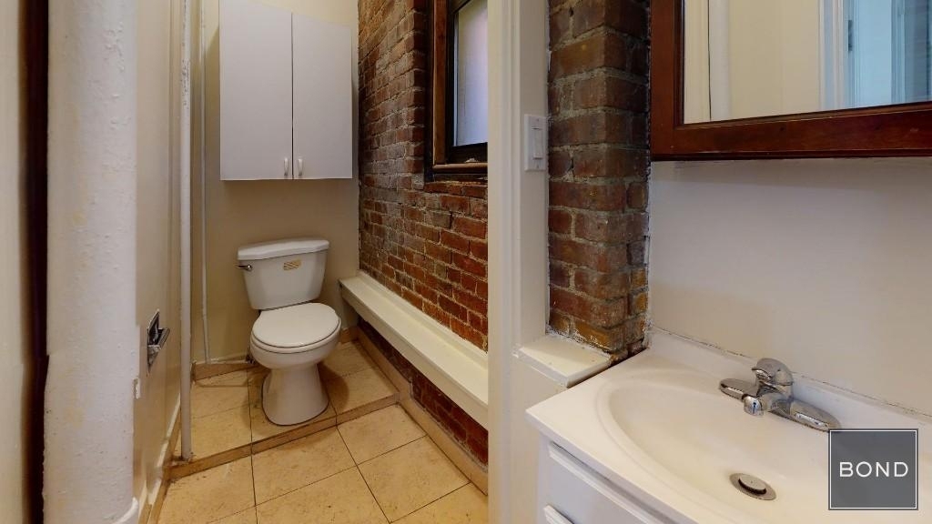 East 91st Street - Photo 3