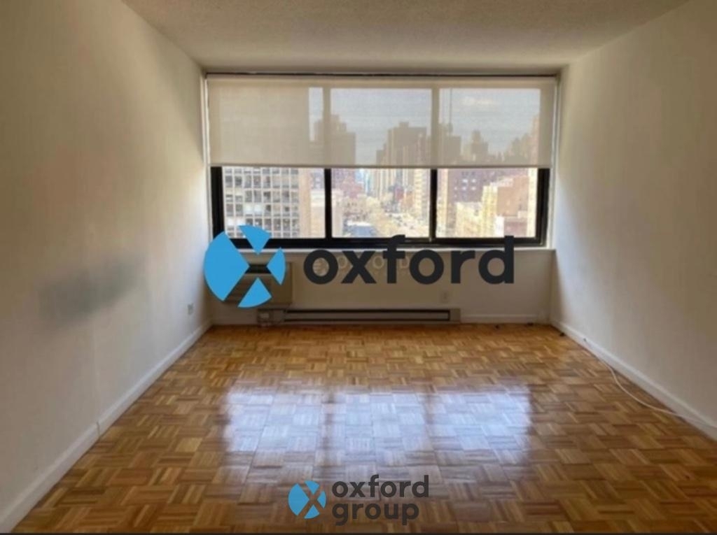 East 34th Street - Photo 2