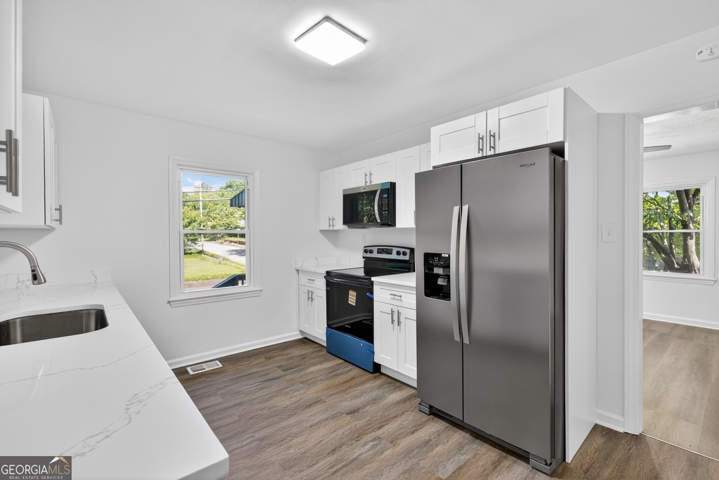 2036 Mcpherson Drive - Photo 3