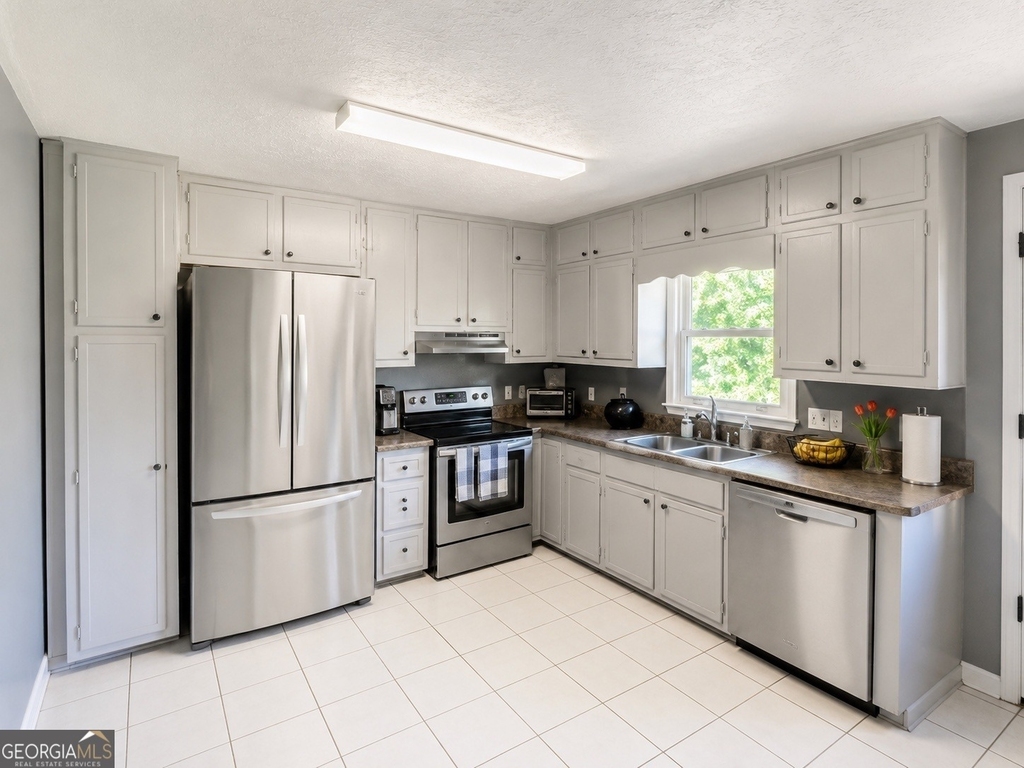 339 Desiree Drive - Photo 2