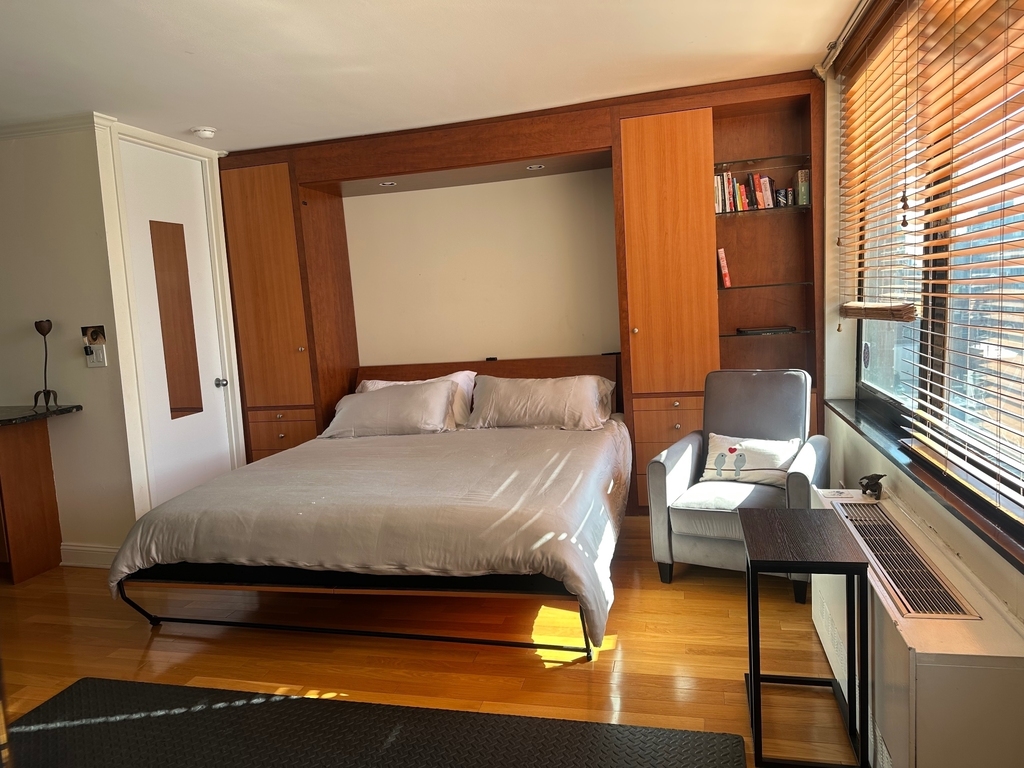 215 West 95th Street - Photo 5