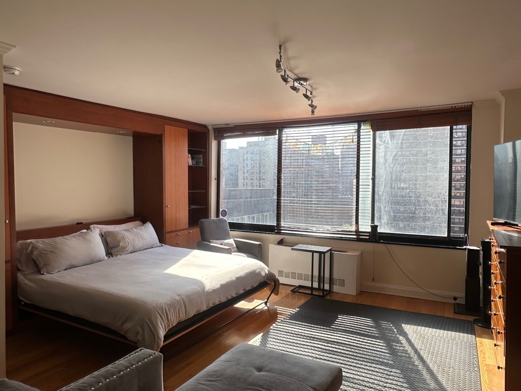 215 West 95th Street - Photo 3