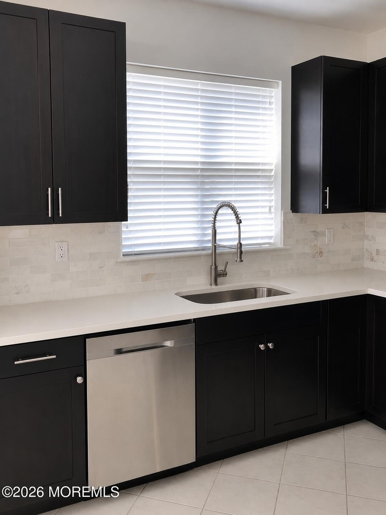 79 Banyan Boulevard - Photo 2
