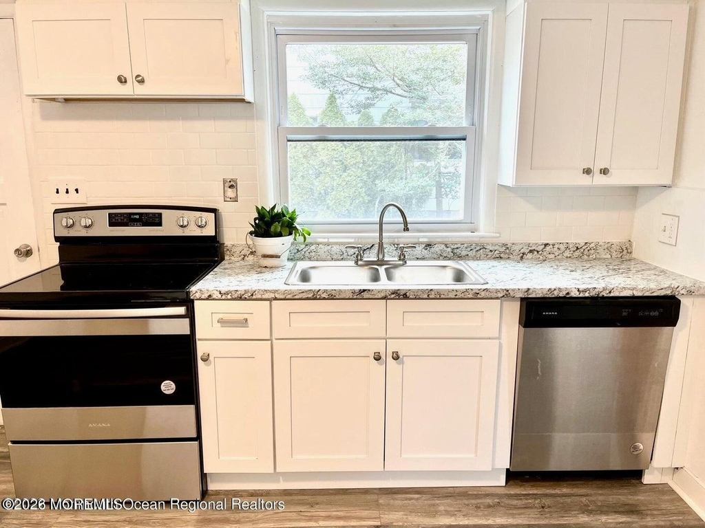 1608 Bay Avenue - Photo 3