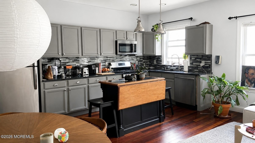 908 Main Street - Photo 0