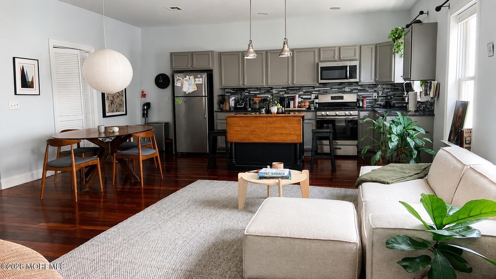 908 Main Street - Photo 1
