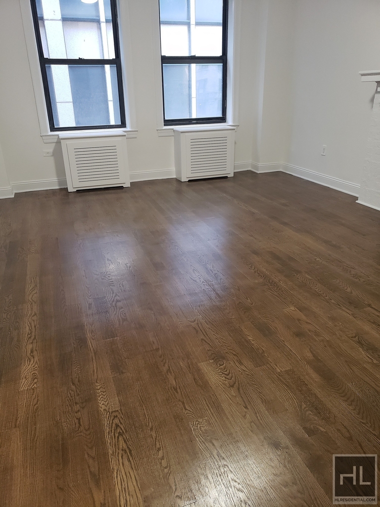 West 55 Street - Photo 2