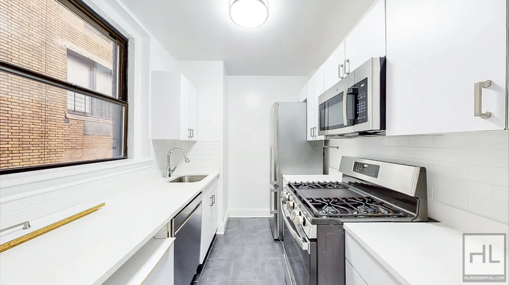 West 55 Street - Photo 1