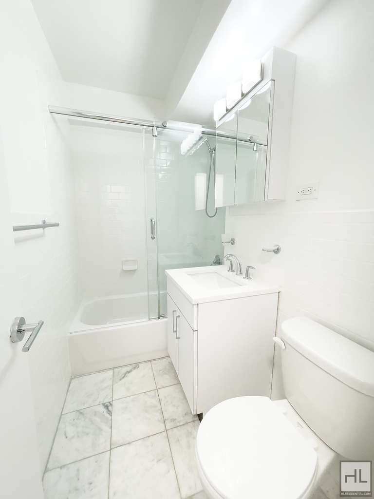 East 35 Street - Photo 4