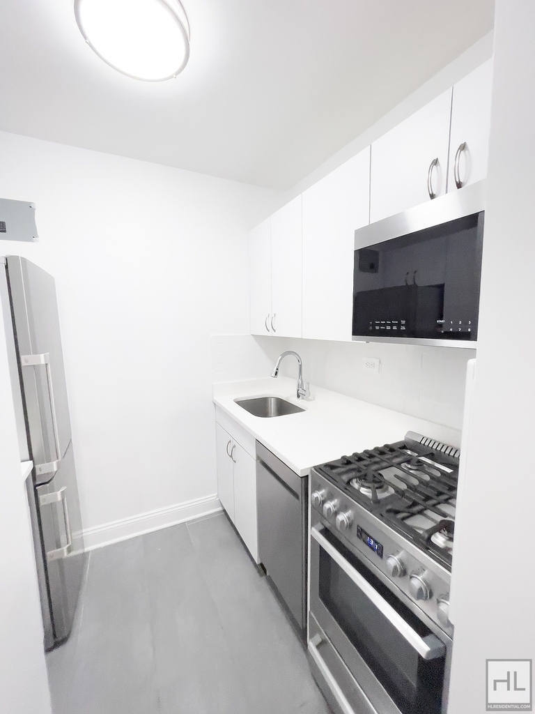 East 35 Street - Photo 2