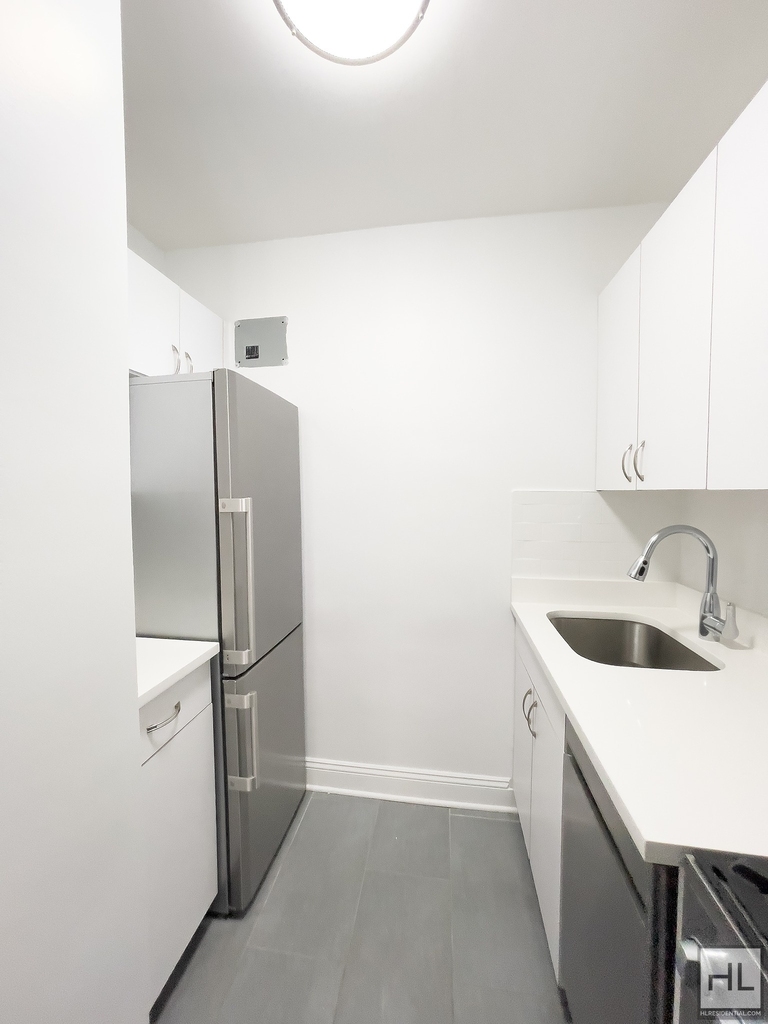 East 35 Street - Photo 3