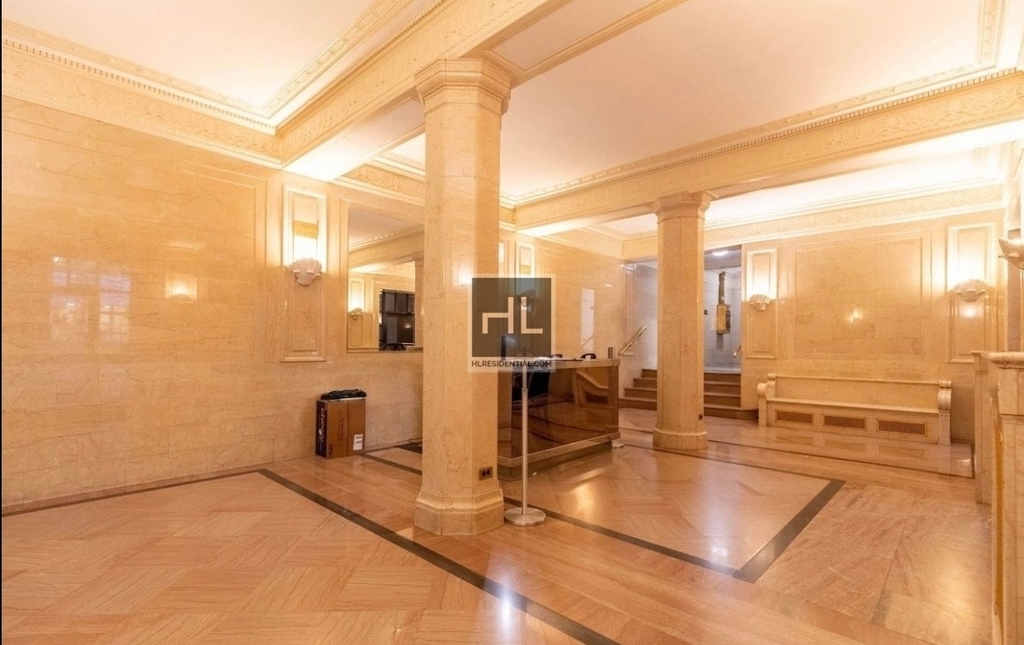 East 46 Street - Photo 1