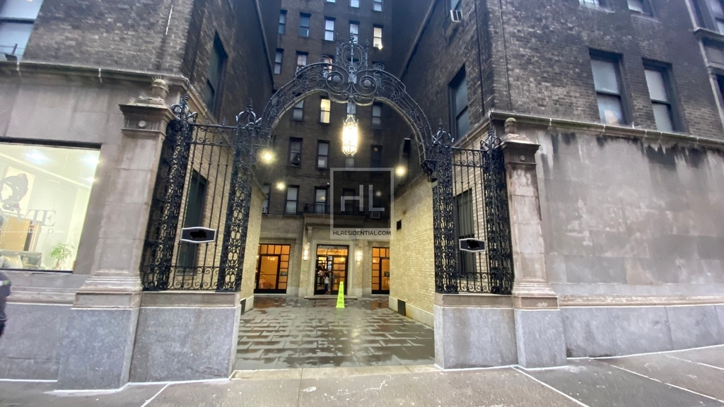 East 46 Street - Photo 7