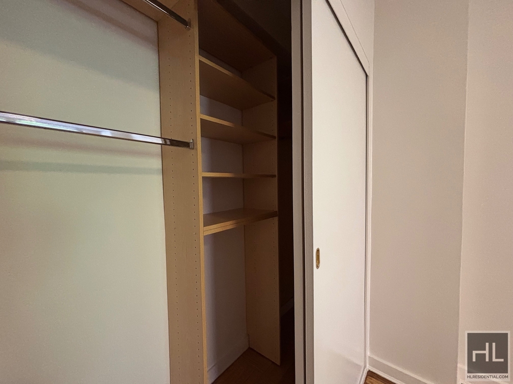 East 55 Street - Photo 5