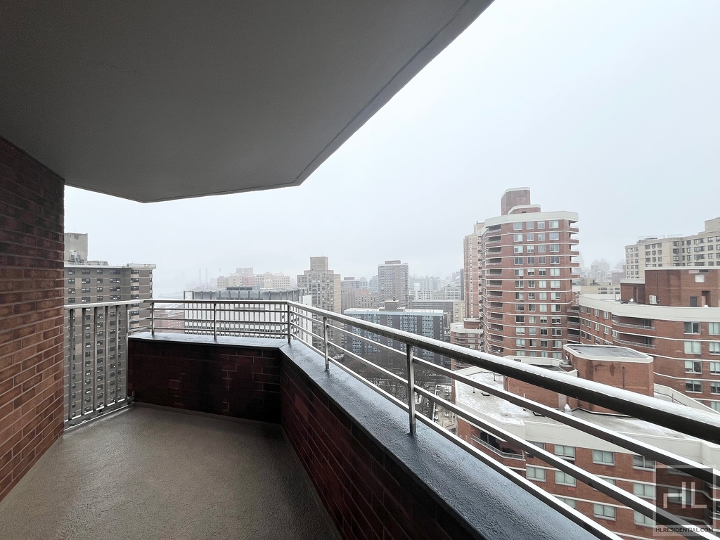 Second Avenue - Photo 3