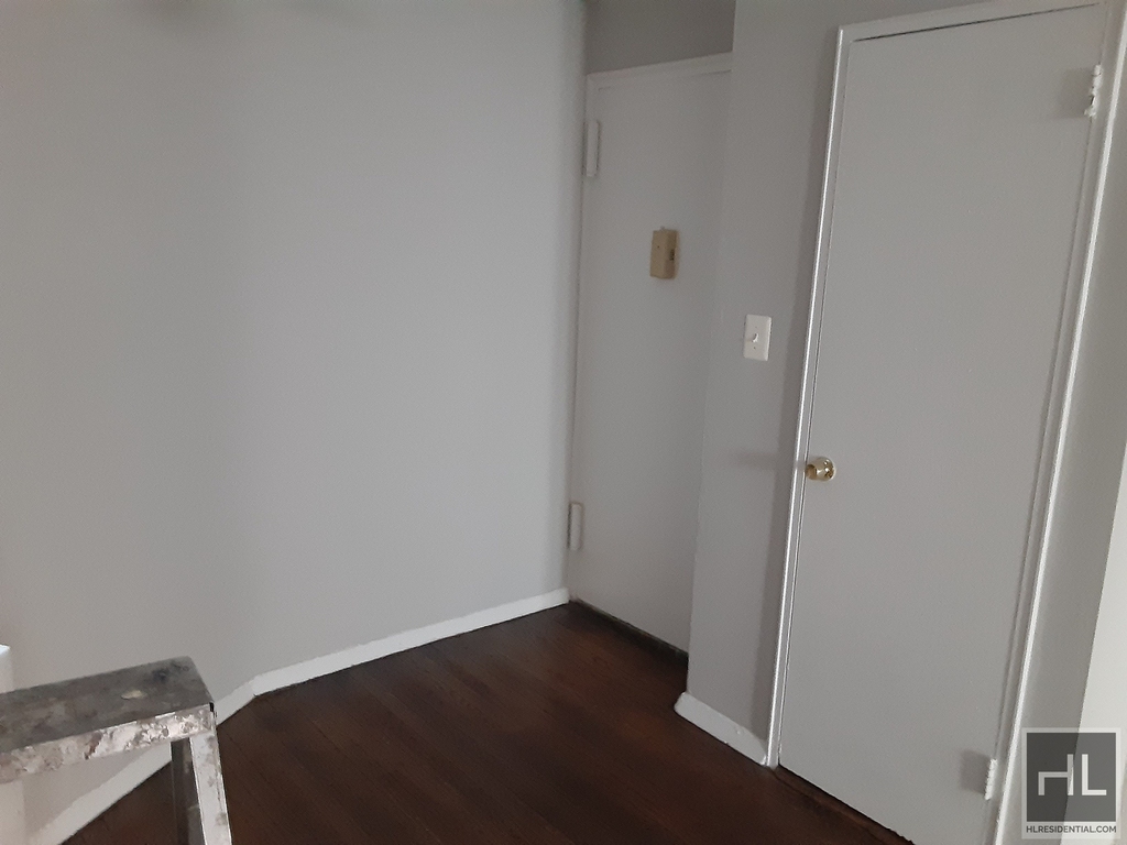 East 58th Street - Photo 2