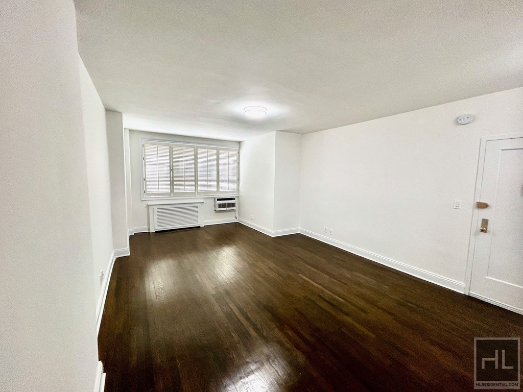 East 74 Street - Photo 1