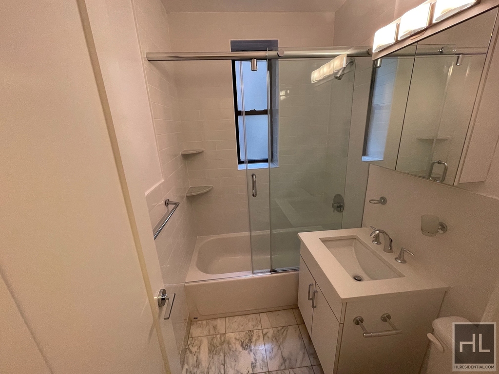 West 12 Street - Photo 1