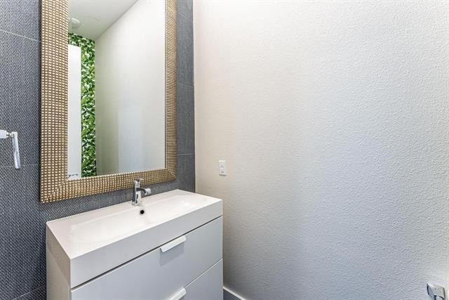 4013 Ivanhoe Lane - Photo 3