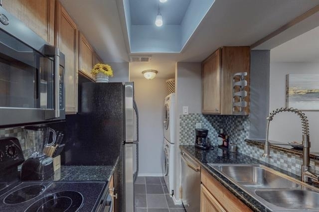5916 Gaston Avenue - Photo 10