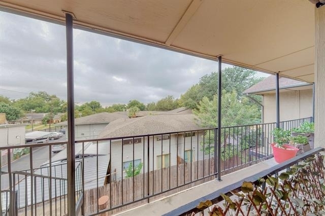 5916 Gaston Avenue - Photo 20