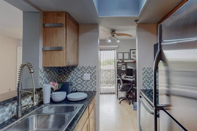 5916 Gaston Avenue - Photo 8