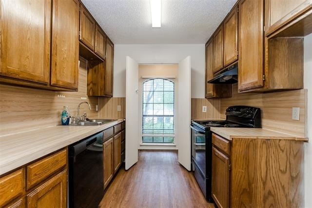 2301 Kingsford Court - Photo 4