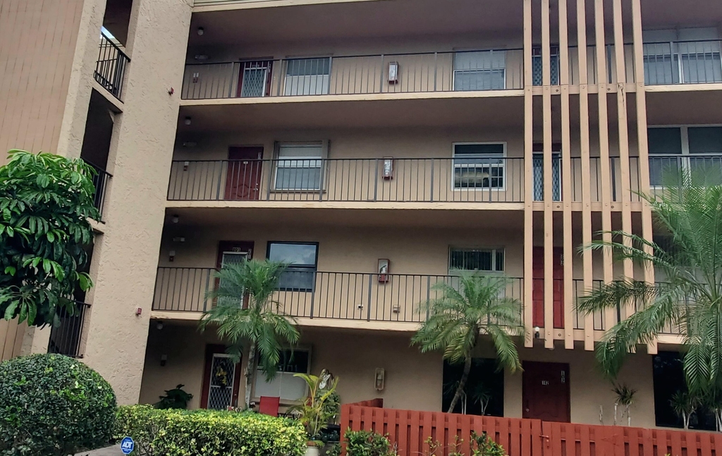 260 Nw 76th Avenue - Photo 1