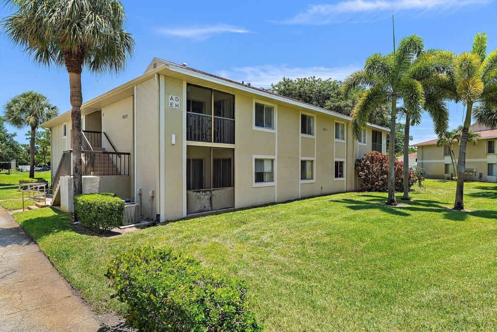 6531 Chasewood Drive - Photo 2