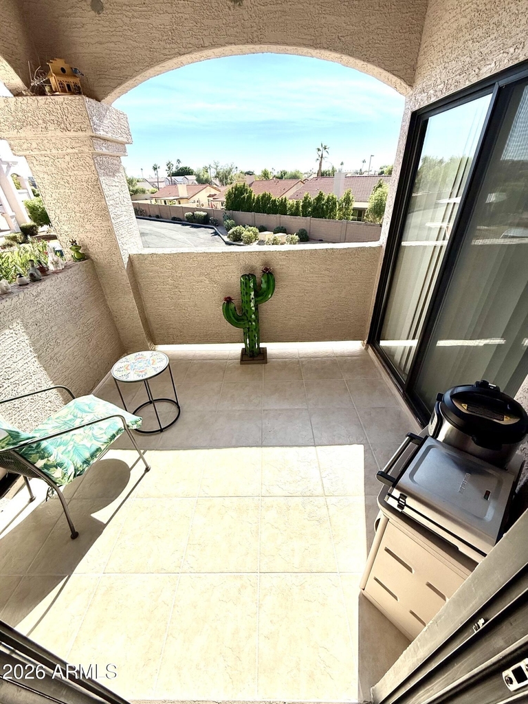 9151 W Greenway Road - Photo 2