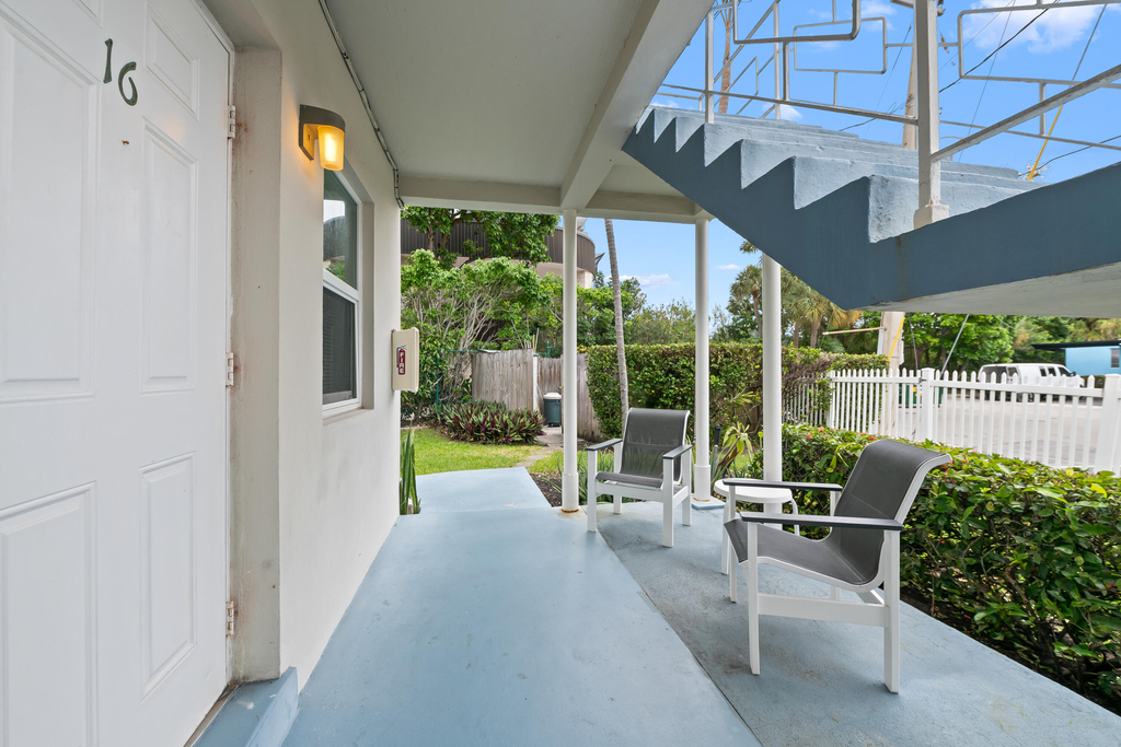 741 Bayshore Drive - Photo 4