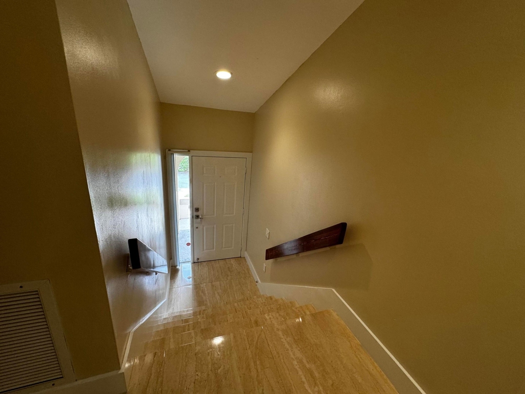 5520 Coach House Circle - Photo 4