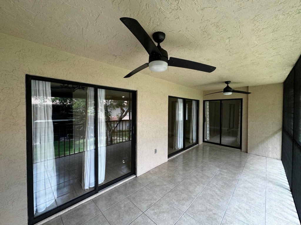 5520 Coach House Circle - Photo 36