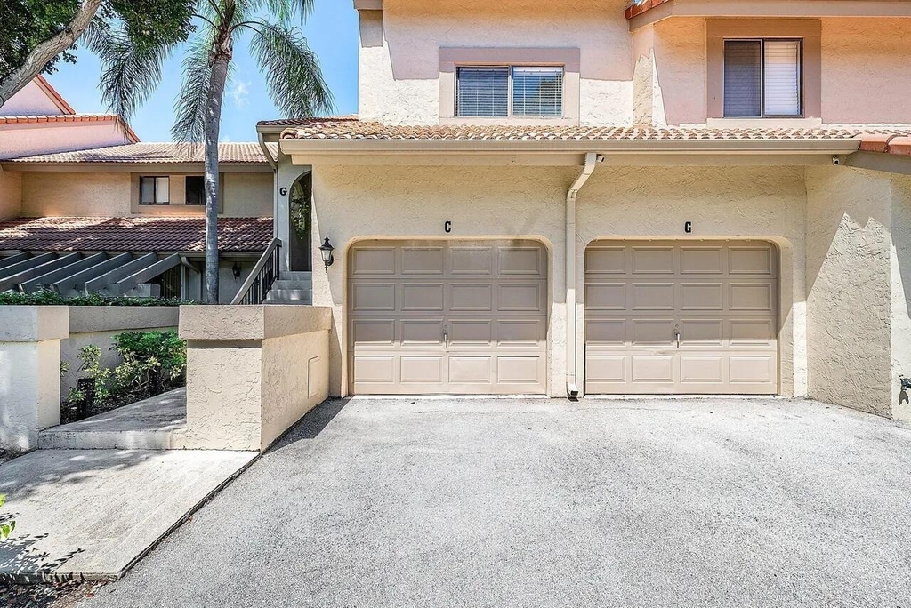 5520 Coach House Circle - Photo 2