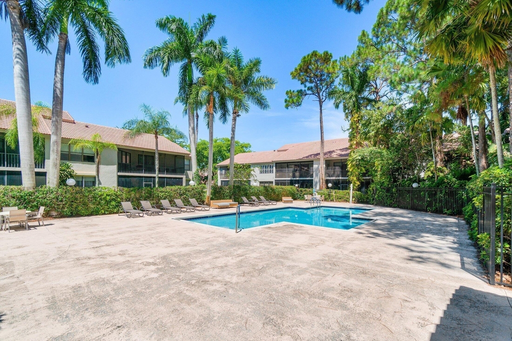 5520 Coach House Circle - Photo 40