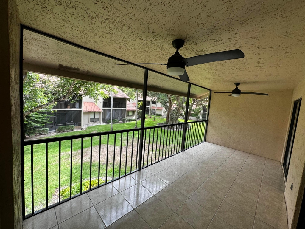 5520 Coach House Circle - Photo 37