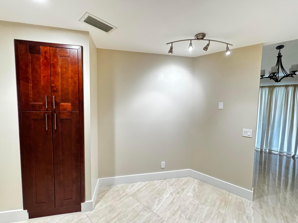 5520 Coach House Circle - Photo 12